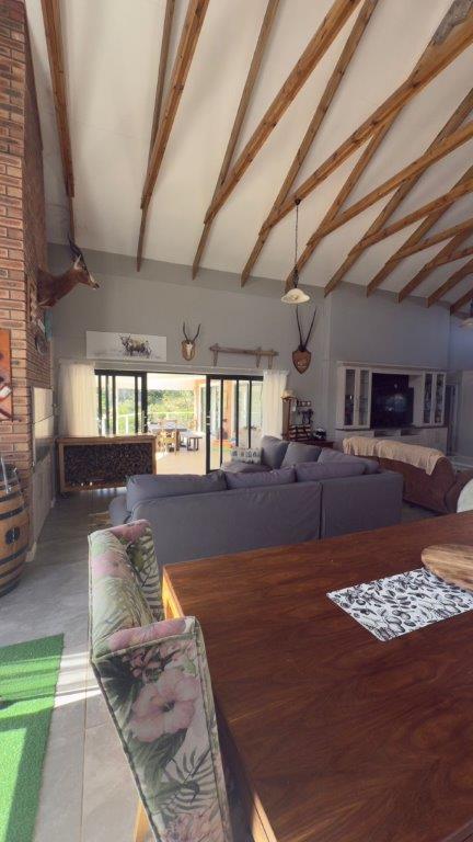 5 Bedroom Property for Sale in Wavecrest Eastern Cape